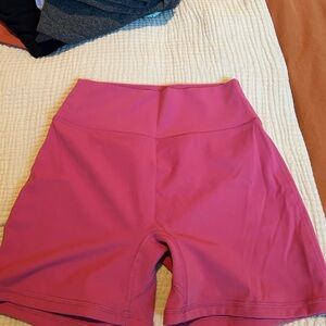 Buff bunny legacy shorts size small in sugar plum